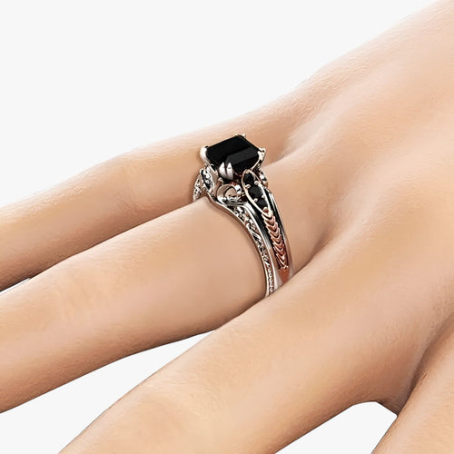 Ring van 925 zilver met grote heldere en zwarte stenen