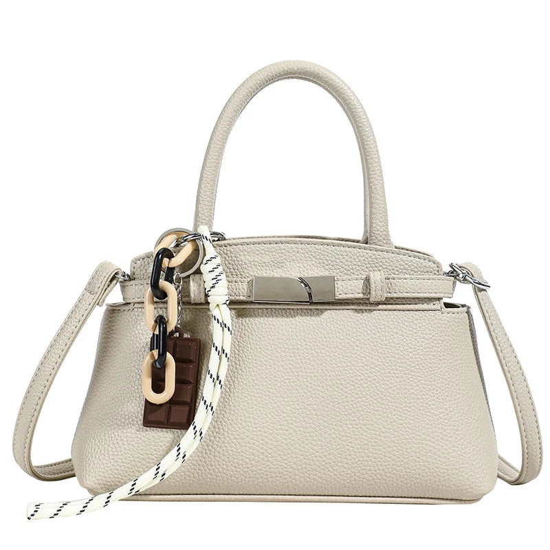Glossy Shell-Shaped Evening Bag for Special Occasions