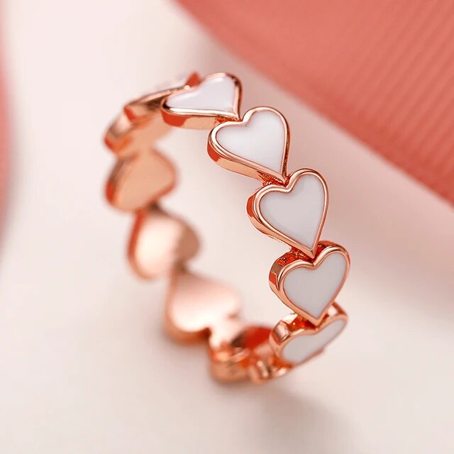 Vintage-Style White Heart Ring in Rose Gold Tone