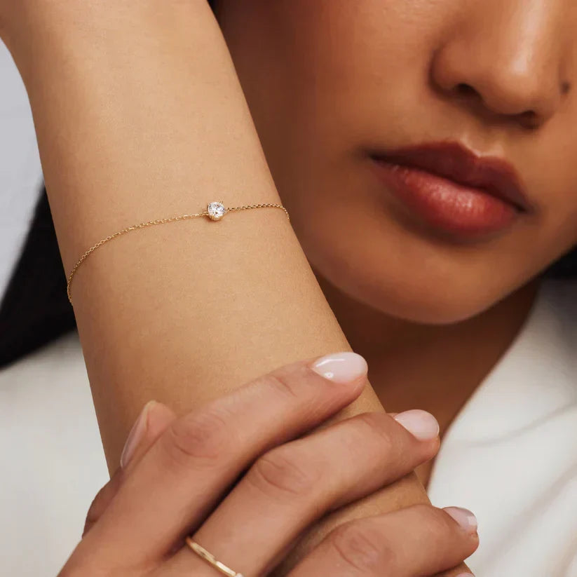Fijne schakelarmband met solitairsteen