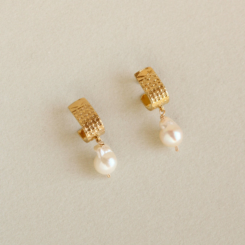 Brincos Banhados a Ouro com Pérola Estilo Vintage