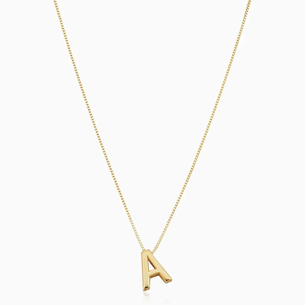Ketting met initiaal in twee metaaltinten
