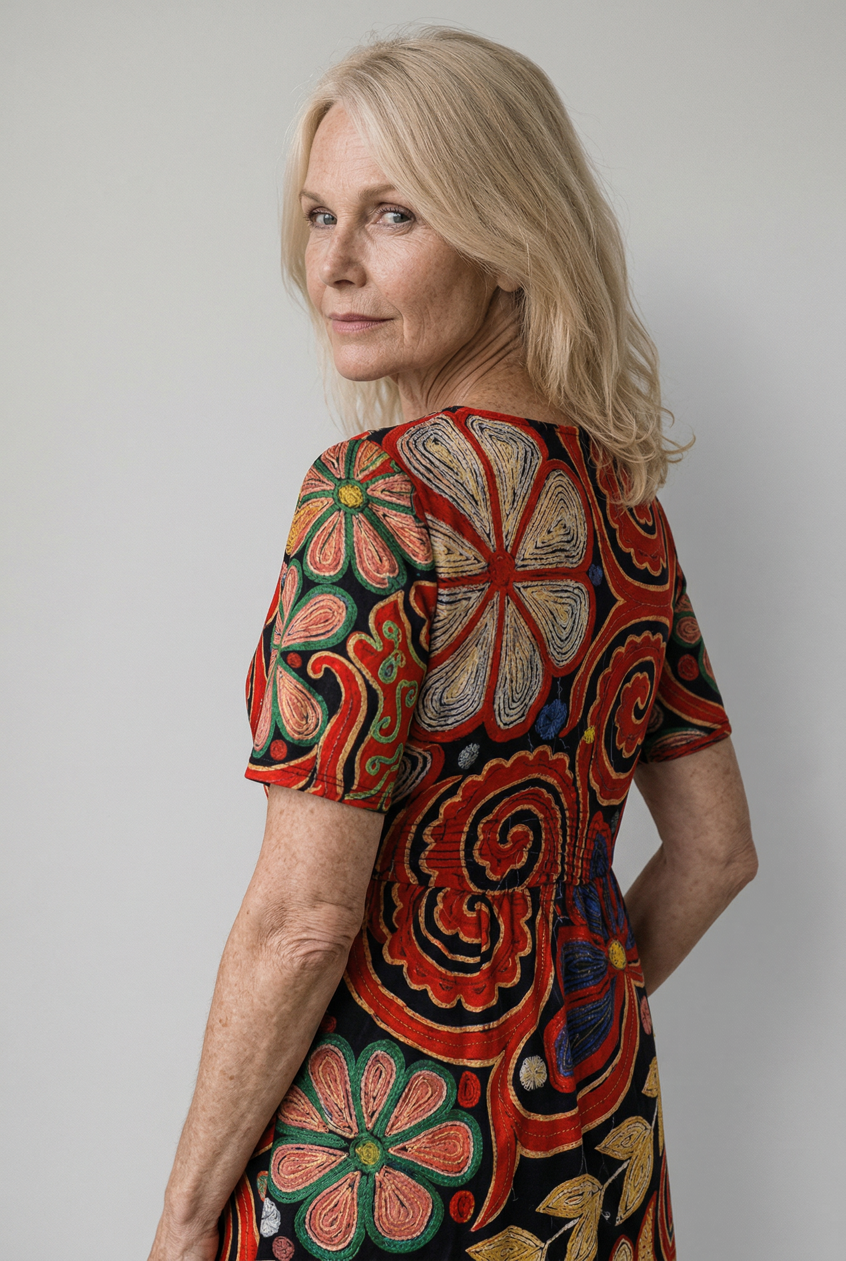 Jurk met patchworkprint, korte mouwen en zijzakken