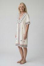 Zomerjurk met bloemenprint, V-hals en vloeiend vallende rok
