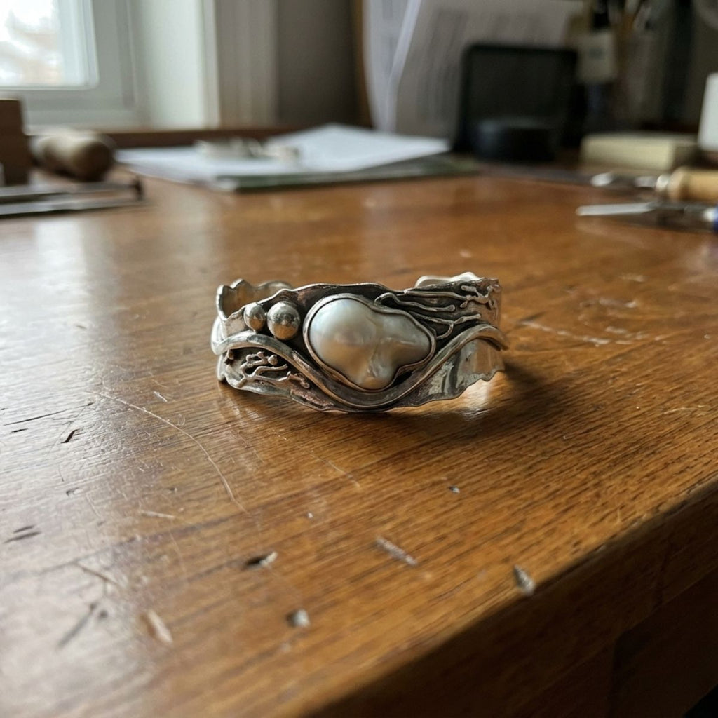 Vintage-Style Wave White Stone Silver-Plated Ring