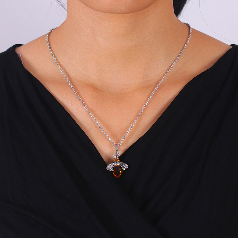 Goudkleurige bijenketting