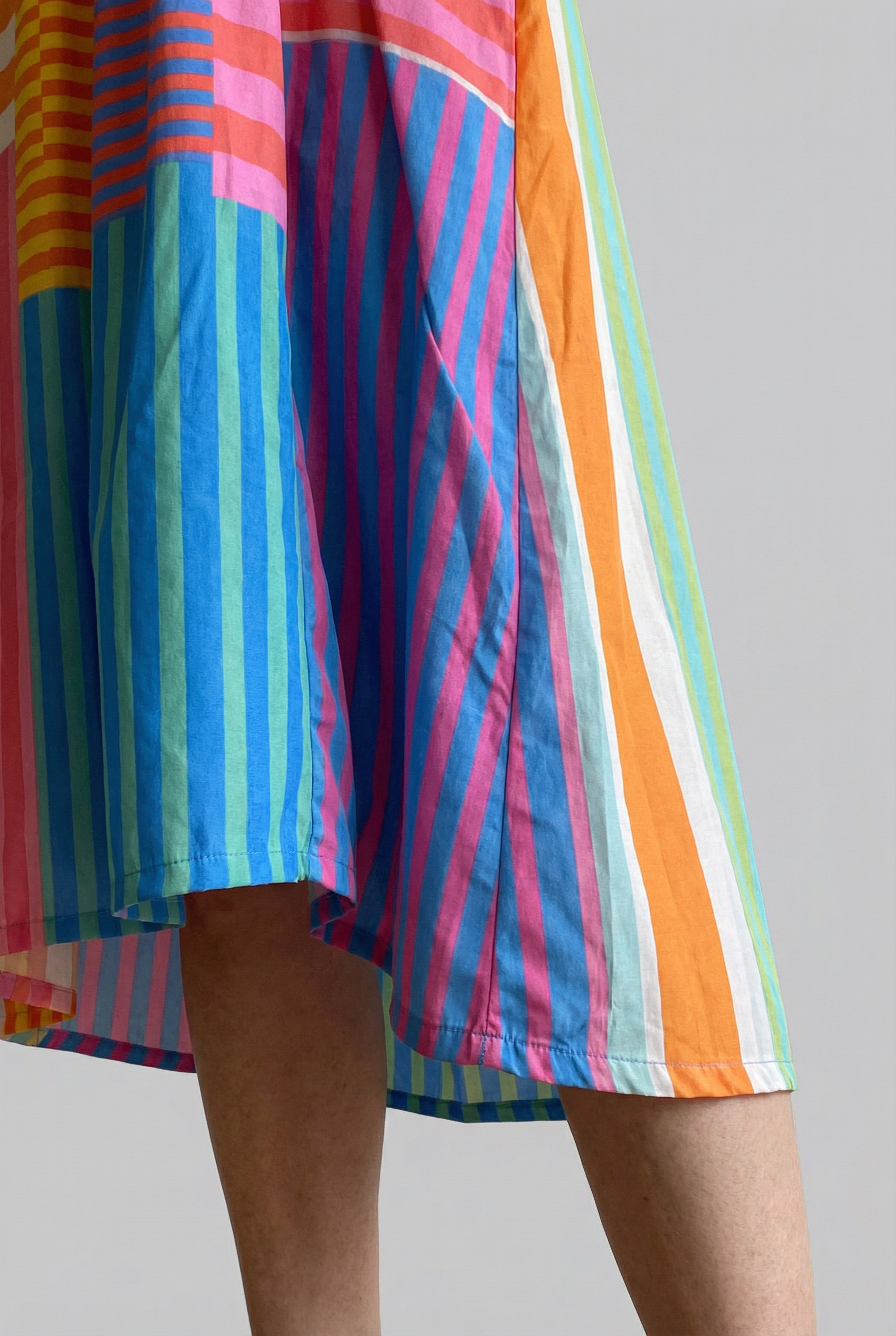 Kleurrijke patchwork maxi-jurk met V-hals en lange mouwen