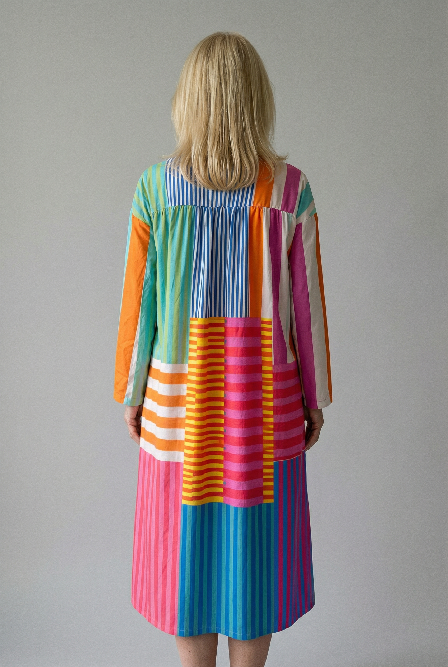 Kleurrijke patchwork maxi-jurk met V-hals en lange mouwen