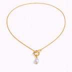 Goudkleurige choker met één parelhanger