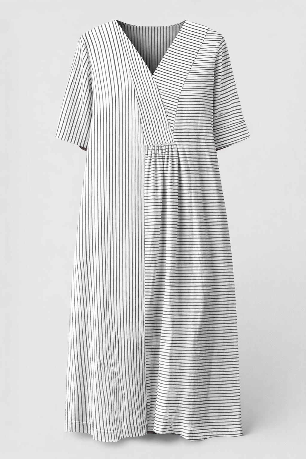 Gestreepte jurk met V-hals en losse zomerse vorm