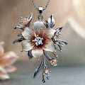 Exotische zilverkleurige ketting met witte bloesem