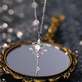 Zilverkleurige sleutelketting met kristal