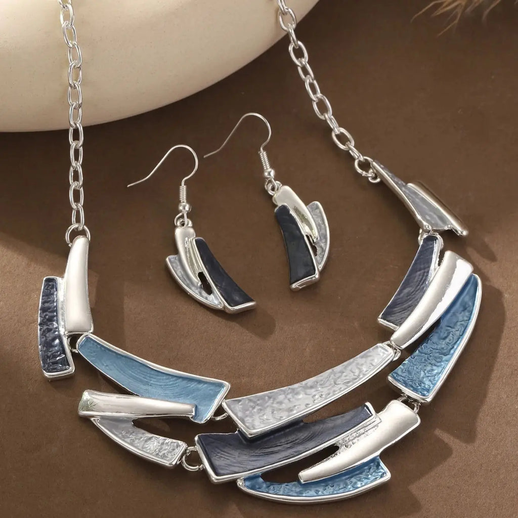 Geometrische set van ketting en oorbellen met email