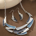 Geometrische set van ketting en oorbellen met email