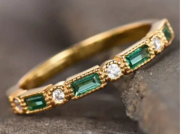Vintage-Style Inlaid Green Zirconia Rose Ring