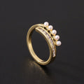 Åben ring i vintagestil med zirkonia og perle