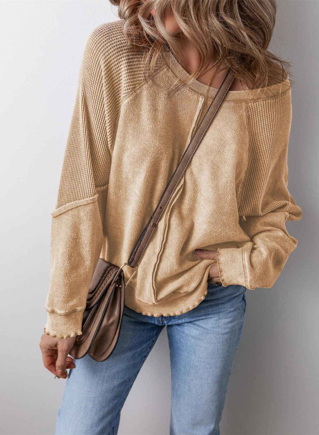 Crew Neck Sweatshirt with Long Sleeves and Relaxed Fit