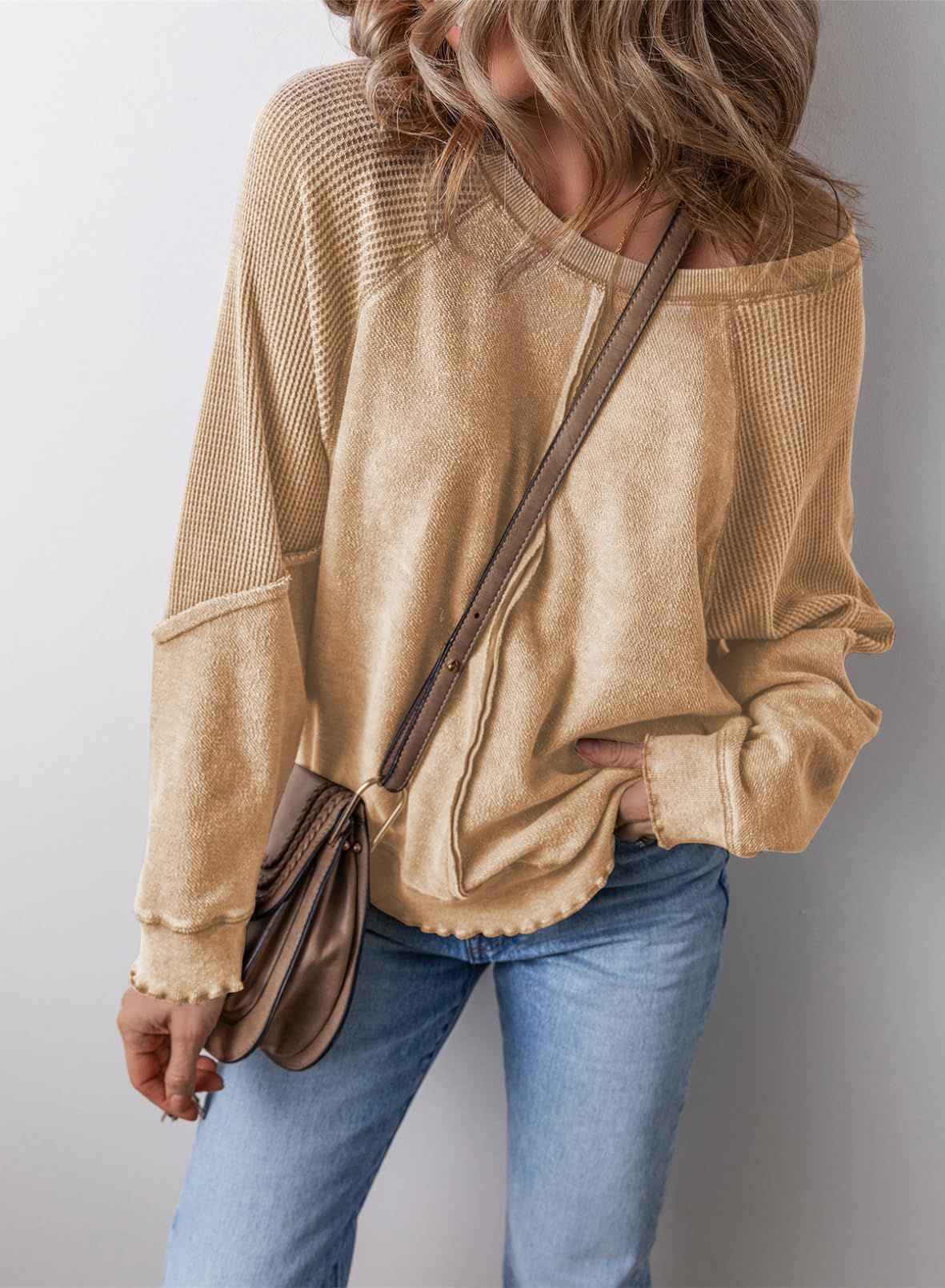 Crew Neck Sweatshirt with Long Sleeves and Relaxed Fit