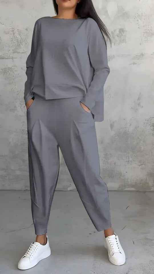 Soft Two-Piece Autumn Set with a Relaxed Coordinated Cut