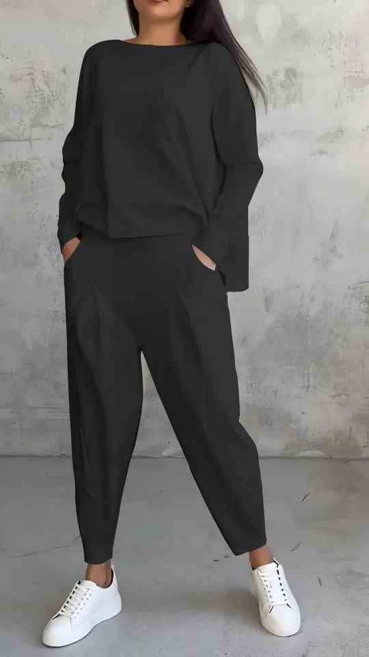 Soft Two-Piece Autumn Set with a Relaxed Coordinated Cut