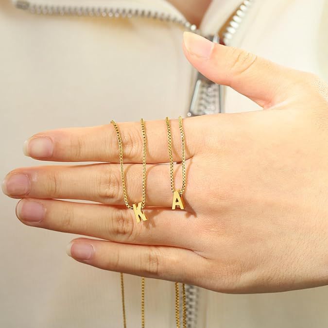 Goudkleurige ketting met initiaal