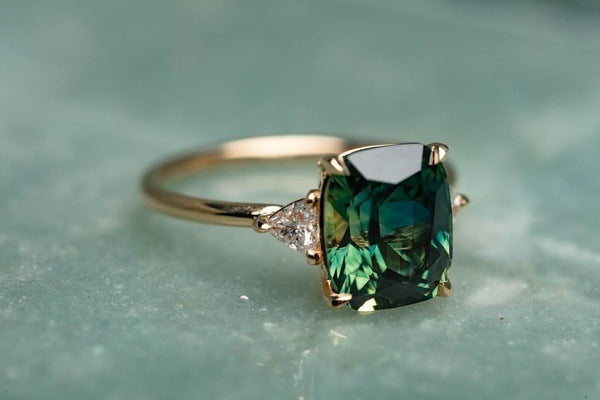 Green Gemstone-Look Solitaire Ring with Side Accents
