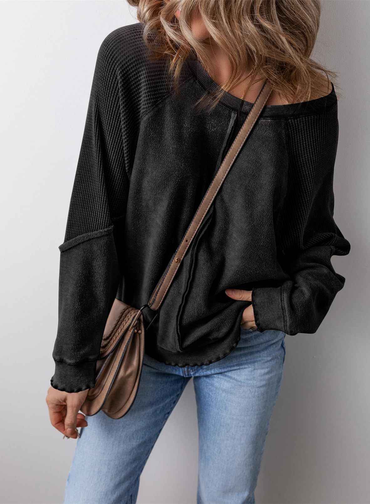 Crew Neck Sweatshirt with Long Sleeves and Relaxed Fit