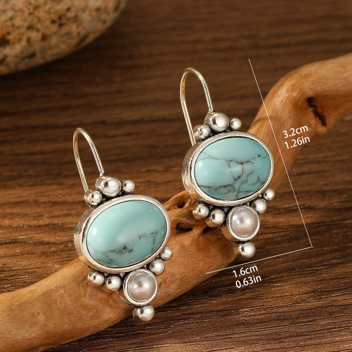 Oorhangers met ovale turquoise steen en pareldetail