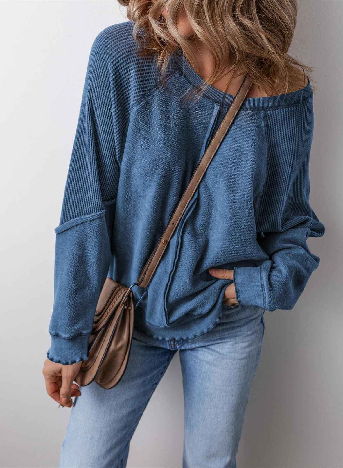 Crew Neck Sweatshirt with Long Sleeves and Relaxed Fit