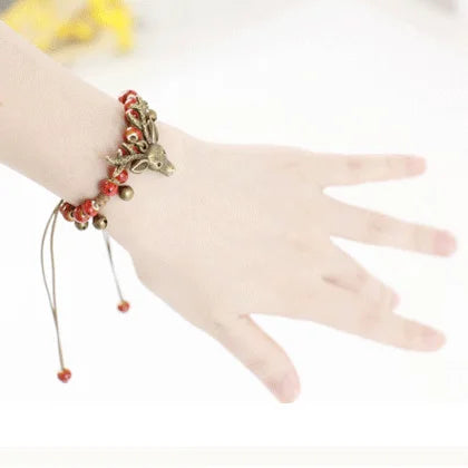 Ambachtelijke bedelarmband met keramisch hertje