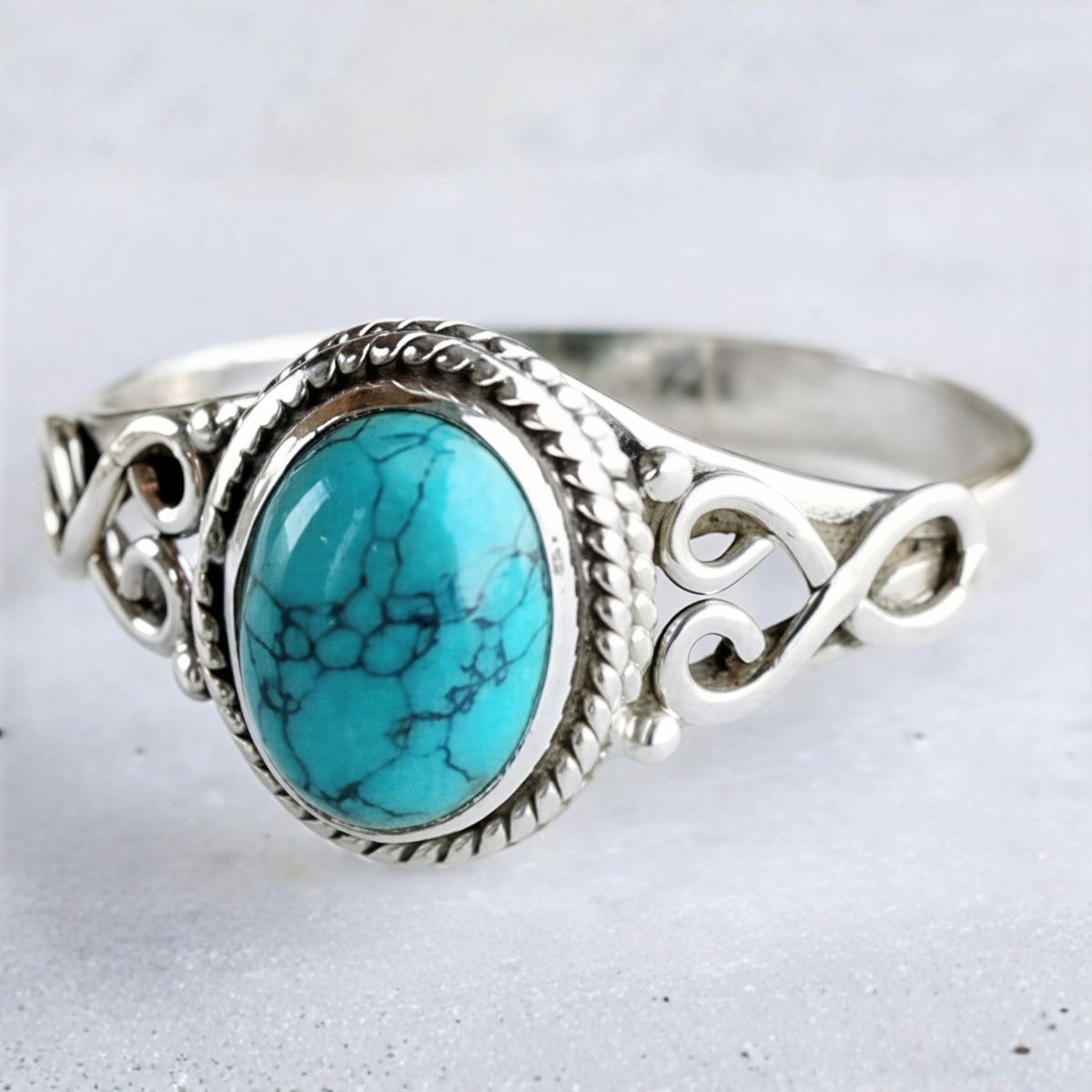 Klassieke turquoise zilverkleurige ring