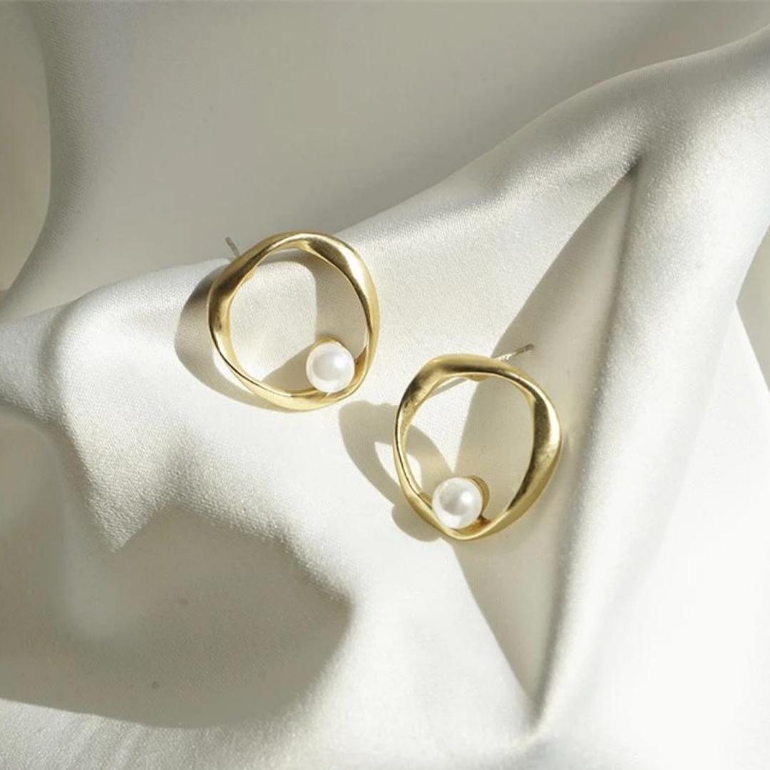 Single Gold-Tone Beaded Earring