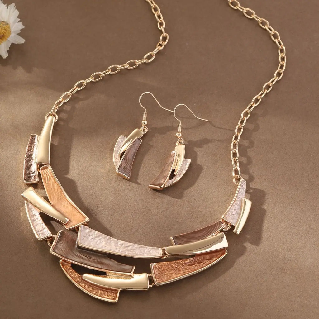 Geometrische set van ketting en oorbellen met email