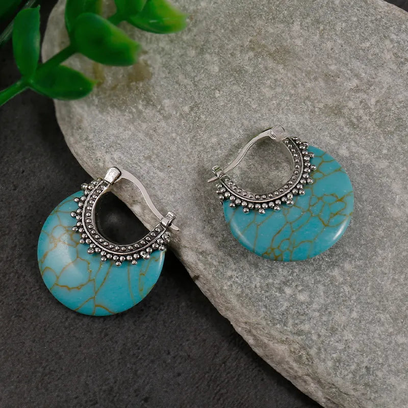 Oorbellen met steen in twee kleuren in vintagestijl