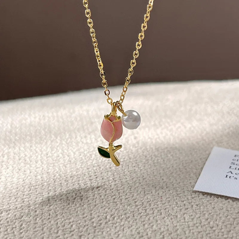 Set van ketting en oorbellen met roze tulp