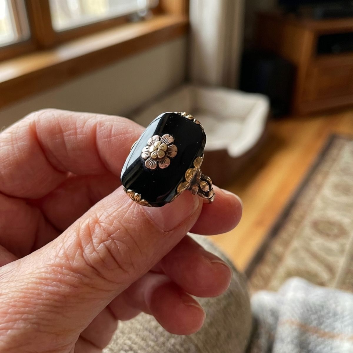 Victorian-Style Black Stone Floral Ring with Gold-Tone Accent