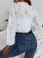 Blouse met broderie anglaise, lange mouwen en V-hals