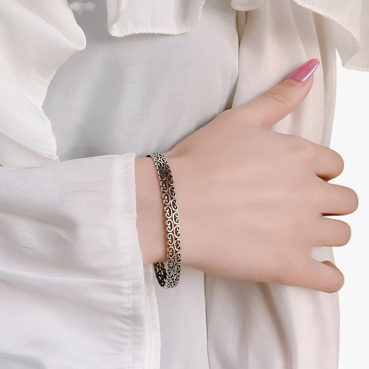 Zilverkleurige bangle met wolkendetail