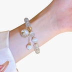 Kralenarmband met opaallook en kleine kattenbedel