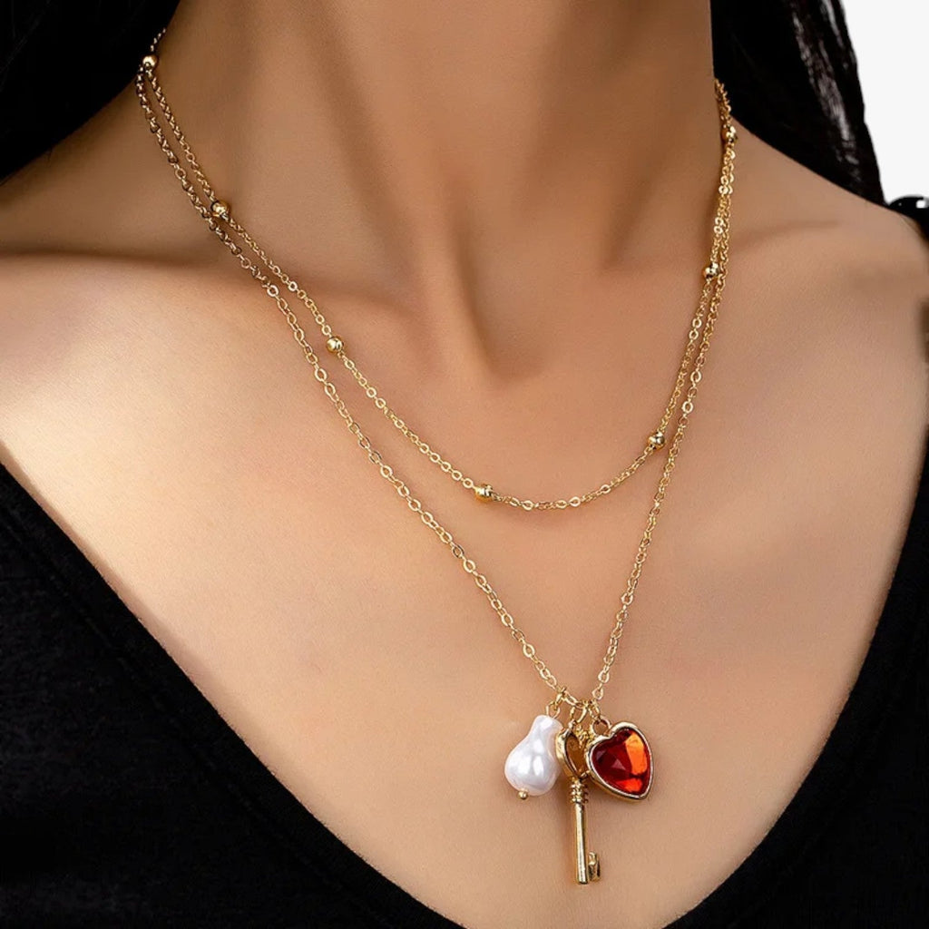 Ketting met harthanger en enkele parelhanger