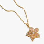Goudkleurige ketting met ring en draaiende zirkonia bloem