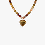 Kleurrijke kralenketting met goudkleurige hartbedel