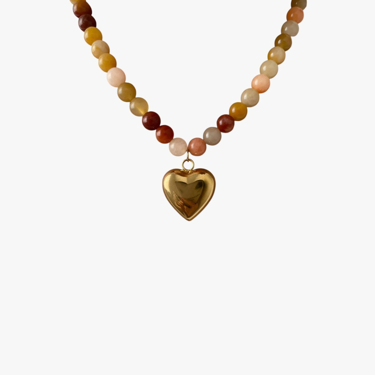 Kleurrijke kralenketting met goudkleurige hartbedel
