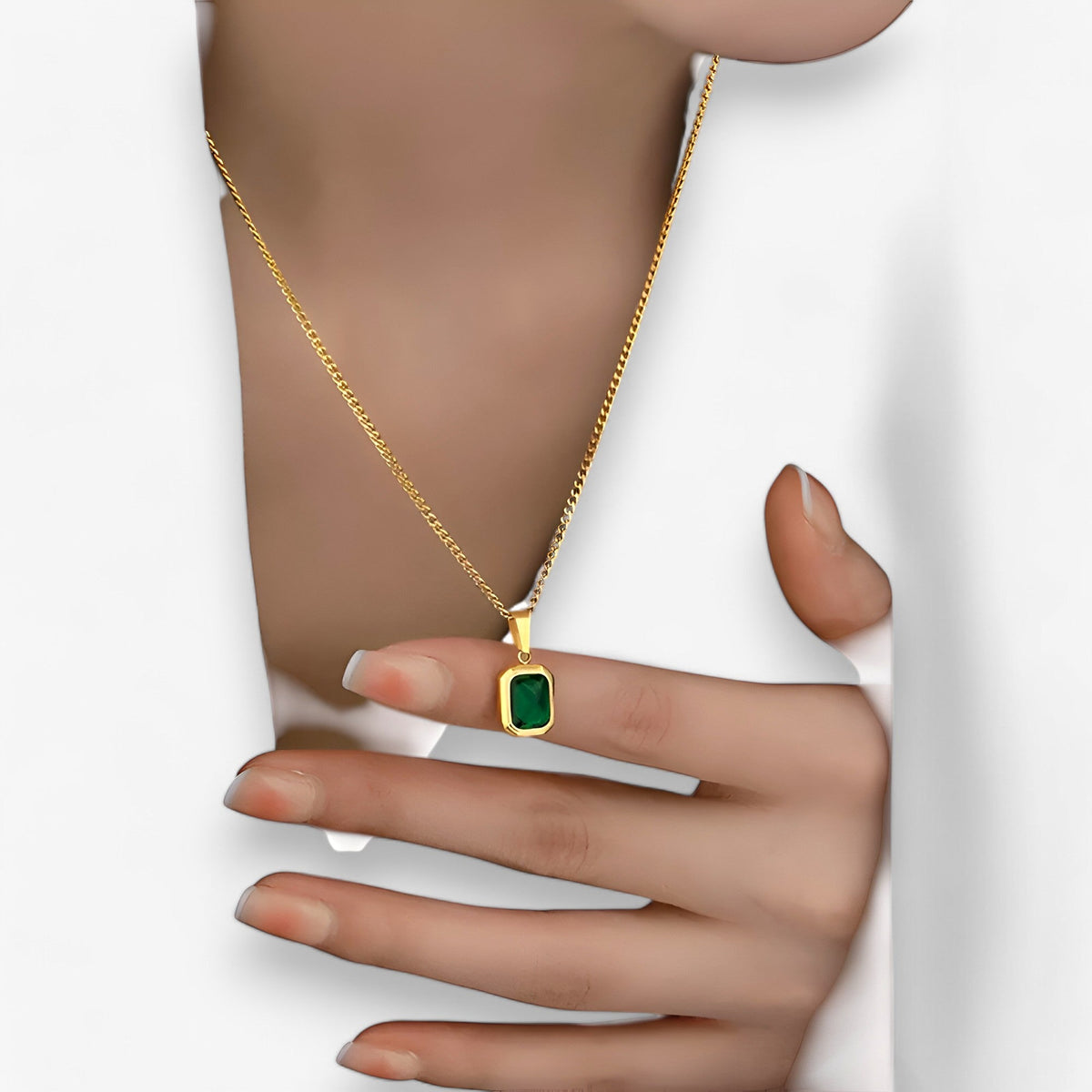 Vergulde ketting met groene zirkoon