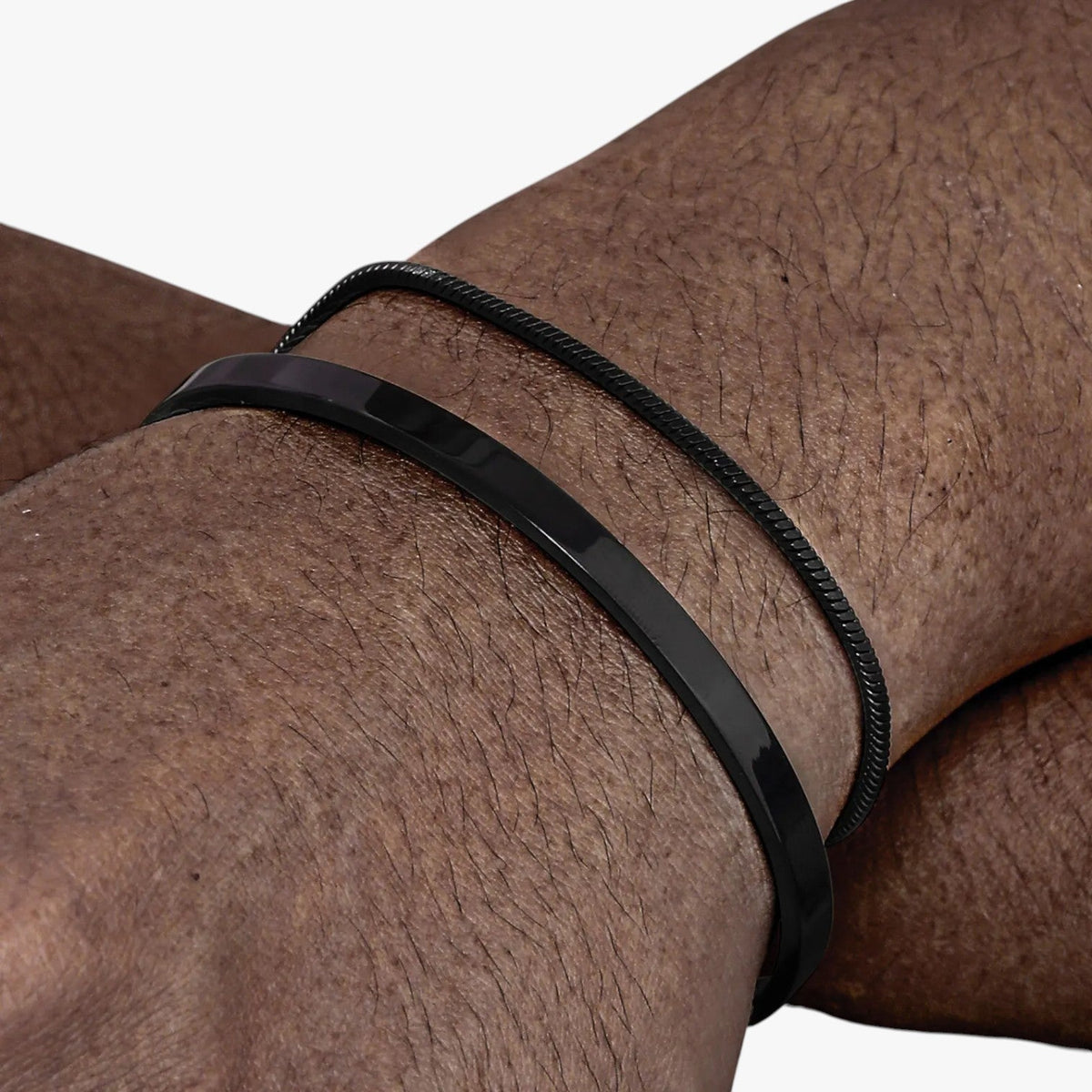 Set stalen schakelarmbanden met mat zwarte details