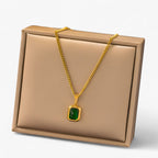 Vergulde ketting met groene zirkoon