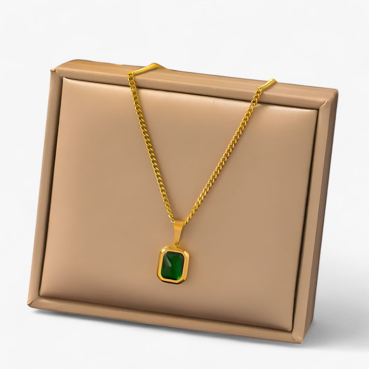 Vergulde ketting met groene zirkoon