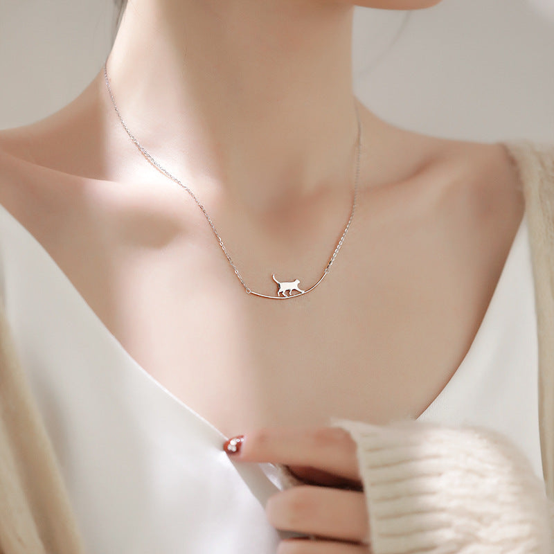 Ketting met klimmende kat in zilverkleur