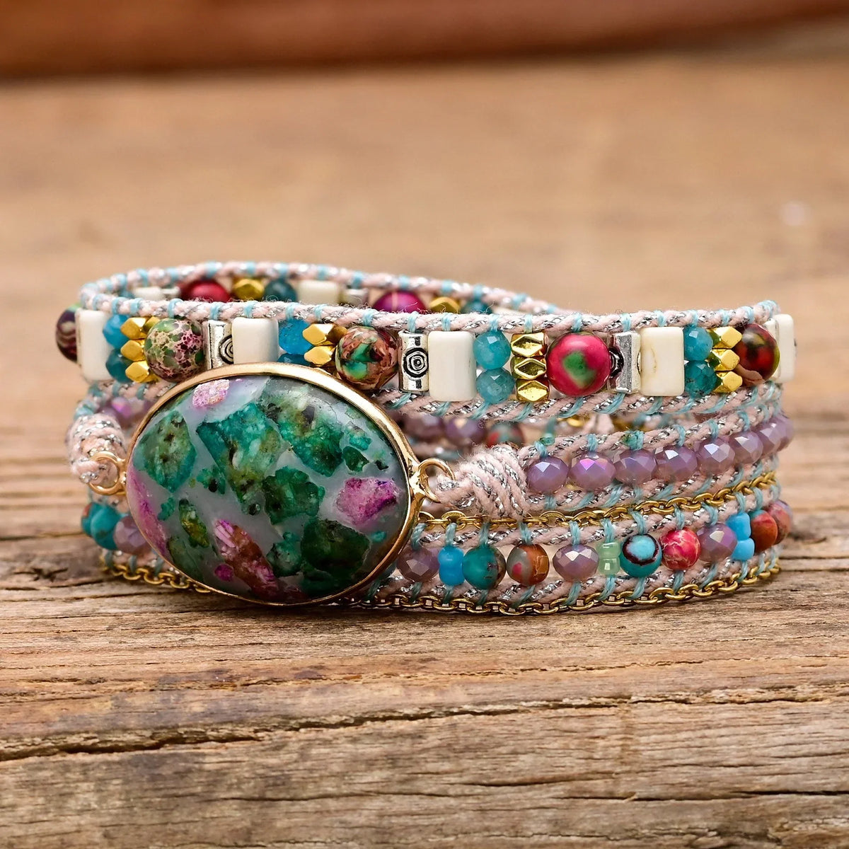 Kralenarmband van blauw calciet en agaat in regenboogkleuren