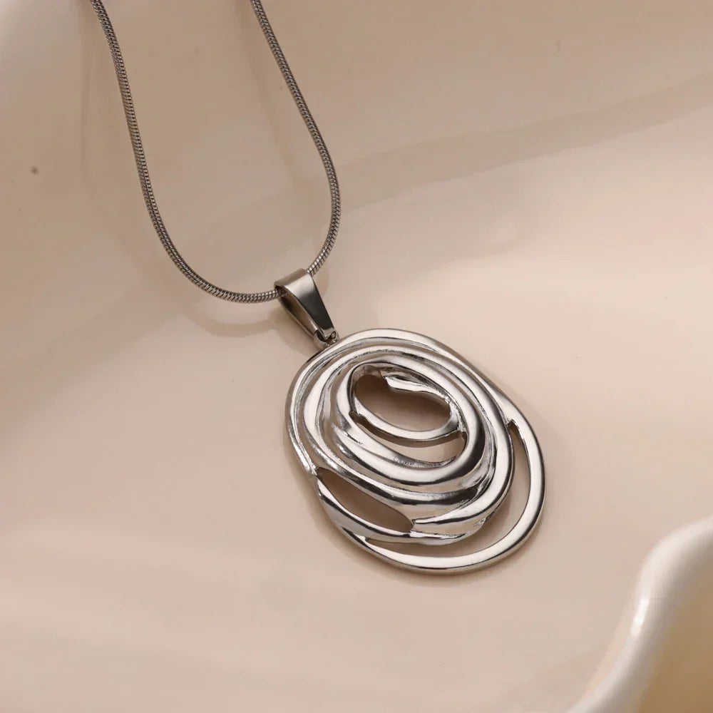 Hollow Geometric Oval Necklace
